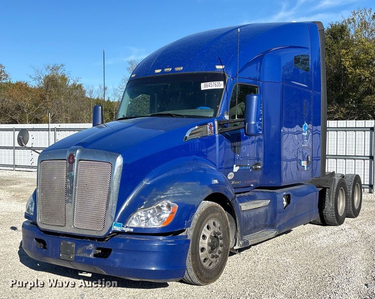 2015 Kenworth T680 semi truck - YA1293