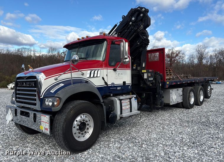2022 Mack Granite crane truck - YA1583