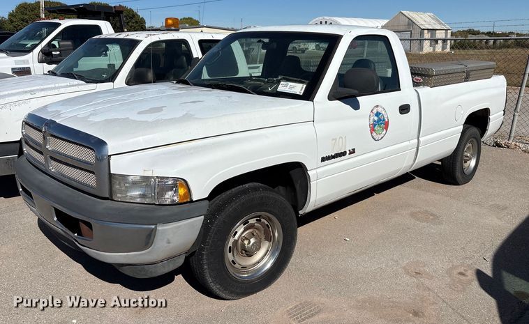 2001 Dodge Ram 1500 pickup truck - DK6819