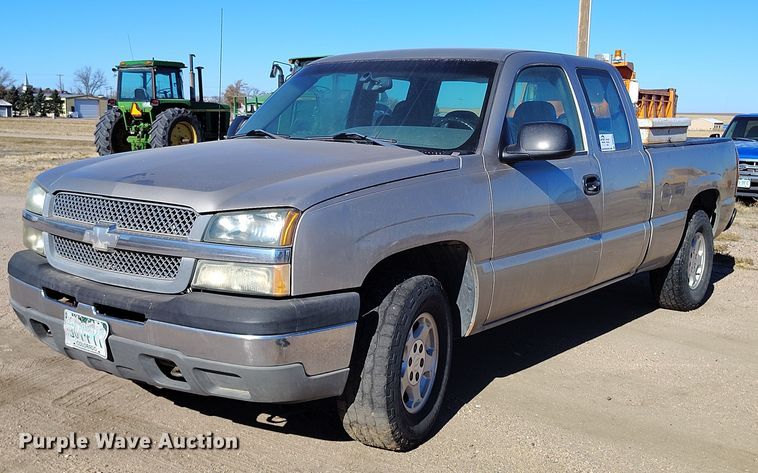 2003 Chevrolet Silverado 1500 Ext. Cab pickup truck - DP5155