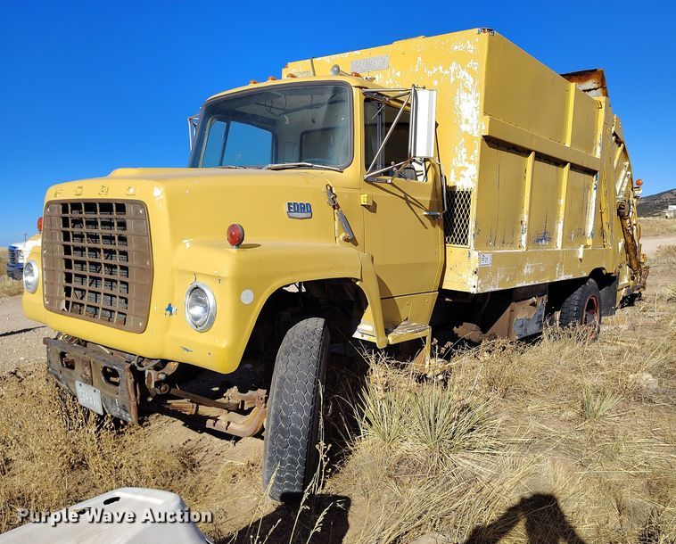 1974 Ford LN800 refuse truck - DP5163