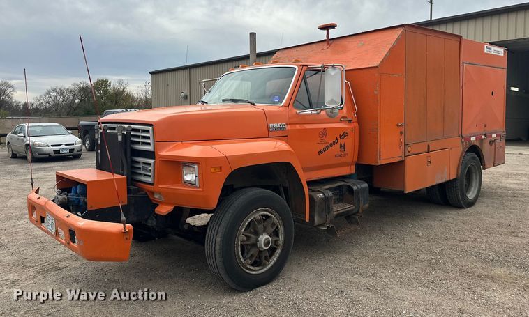 1992 Ford 8000 sewer jetter truck - DT6429