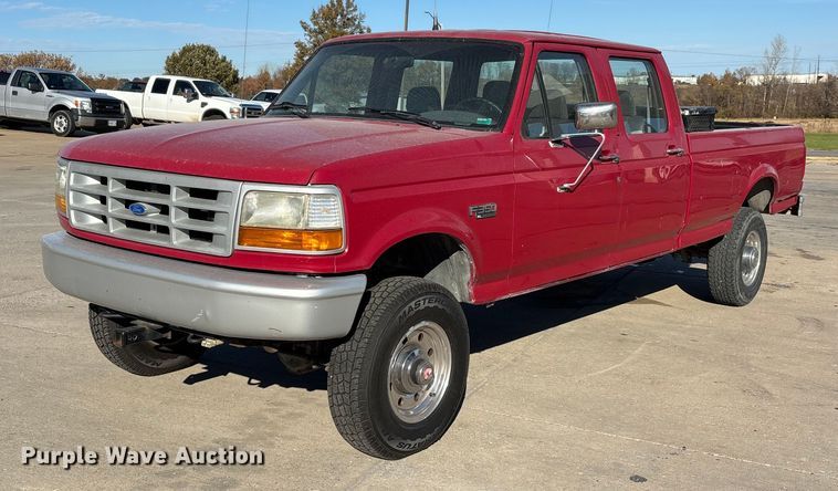 1993 Ford F350 XL Crew Cab pickup truck - DW7283