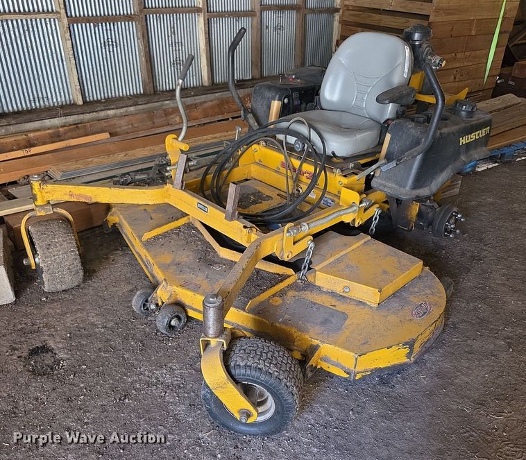 2010 Hustler Super Z  ZTR lawn mower - DZ3573