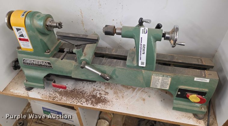 General International wood lathe - DZ3578