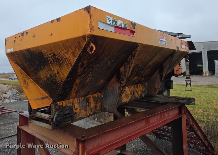 Henderson V-box spreader - DZ3629