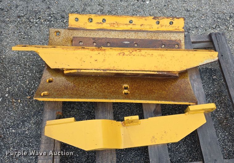 Caterpillar motor grader moldboard attachments - DZ3639