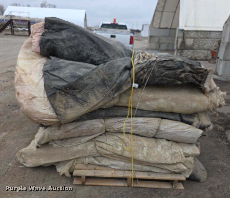 Approximately 20 concrete blankets - DZ3645