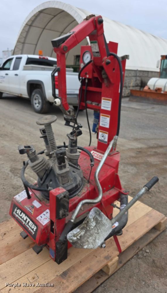 Hunter TC3250 tire machine - DZ3647