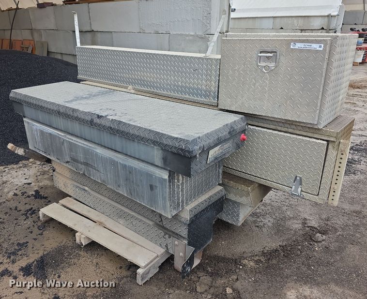 (6) toolboxes - DZ3648