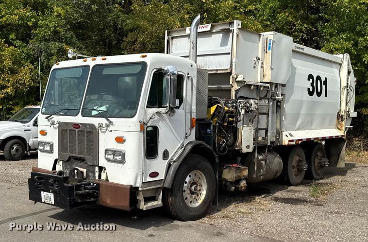 2014 Peterbilt 320 refuse truck - EA1932