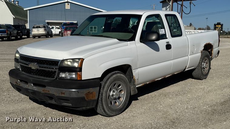 2006 Chevrolet Silverado 1500 Ext. Cab pickup truck - EA2053