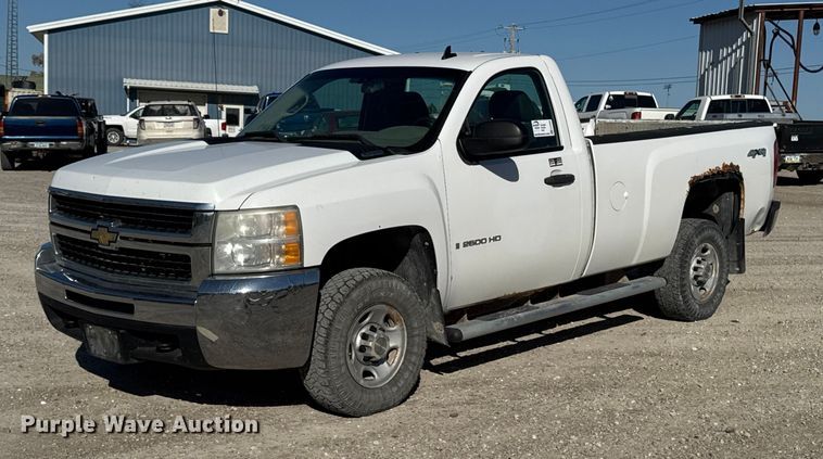 2009 Chevrolet Silverado 2500HD pickup truck - EA2055