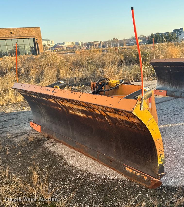 Henke REL 12 wheel loader snow plow - EA2056