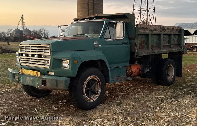 1980 Ford F700 dump truck - EA2093