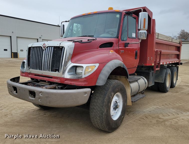 2004 International 7600 dump truck - EA2729