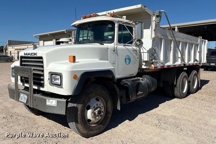1999 Mack RD dump truck - EA7058