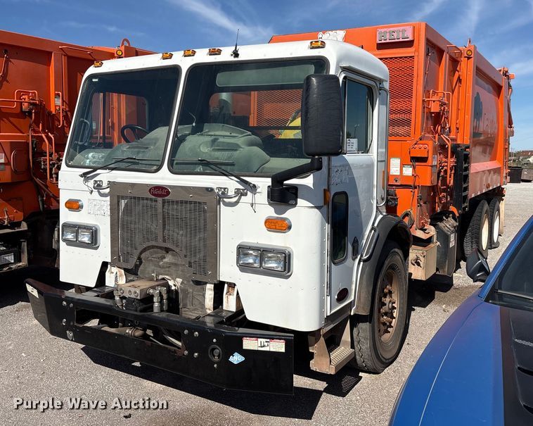 2013 Peterbilt 320 refuse truck - EA7649