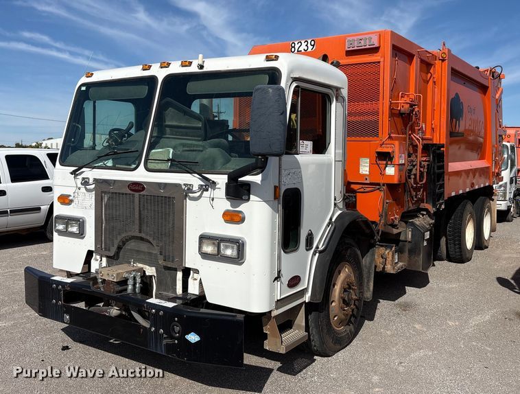 2013 Peterbilt 320 refuse truck - EA7650
