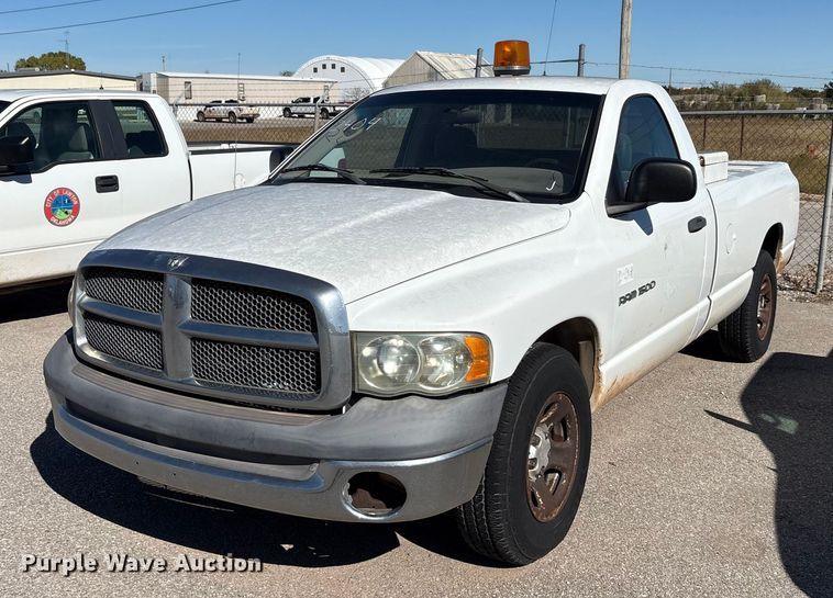 2002 Dodge Ram 1500 pickup truck - EA7670