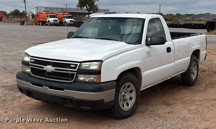 2006 Chevrolet Silverado 1500 pickup truck - EA7672