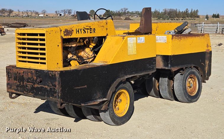 Hyster C530 Compactor pneumatic roller - EB1169