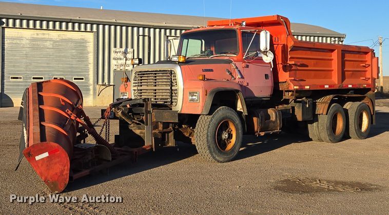 1992 Ford LT9000 dump truck - EB1180