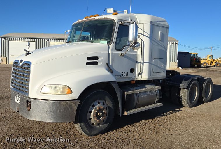 2007 Mack Vision semi truck - EB1181