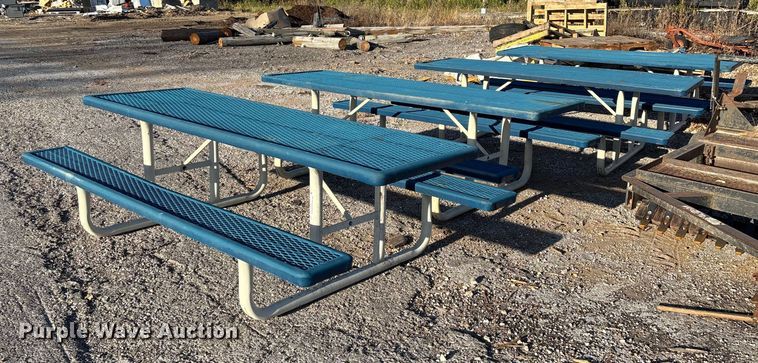 (4) picnic tables - EN5811