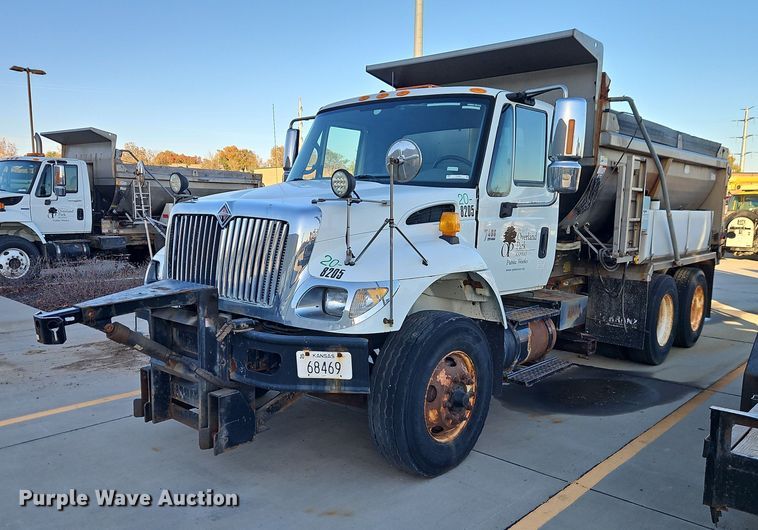 2007 International 7400 dump truck - EO4809