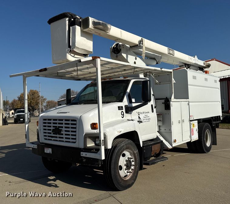 2003 Chevrolet C7500 forestry bucket truck - ER0270