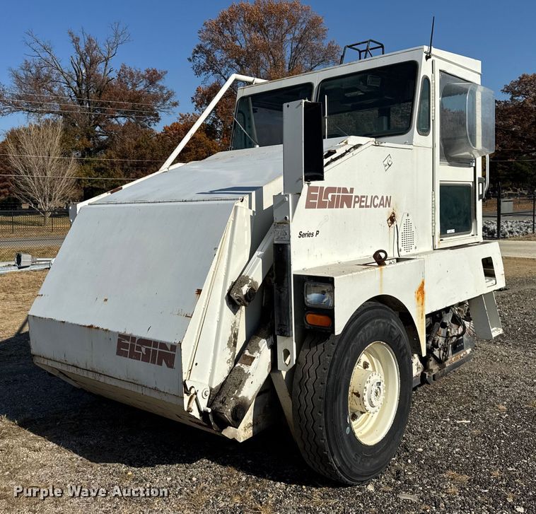 Elgin Pelican street sweeper - ER0273
