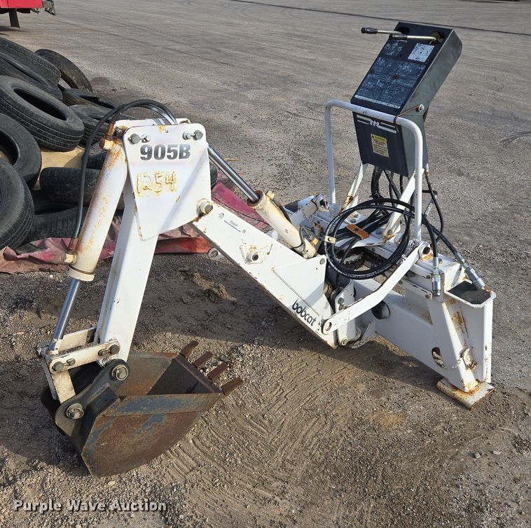 Bobcat 905B skid steer backhoe - ES2547