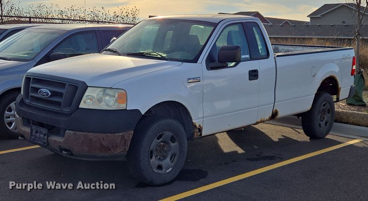 2005 Ford F150 pickup truck - ES2564