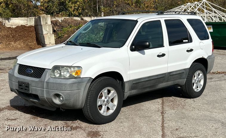 2005 Ford Escape SUV - ET6610