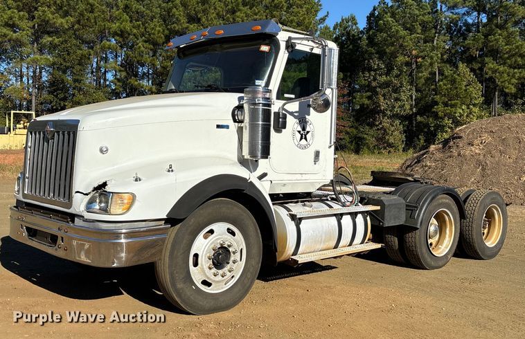 2012 International DF697 semi truck - ET7274