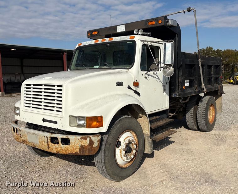 2001 International 4700 dump truck - FI0024