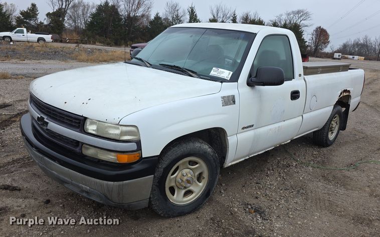2000 Chevrolet Silverado 1500 pickup truck - FI0660