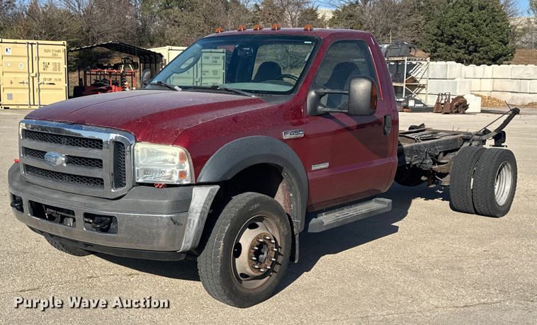 2006 Ford F450 truck cab and chassis - FK0578