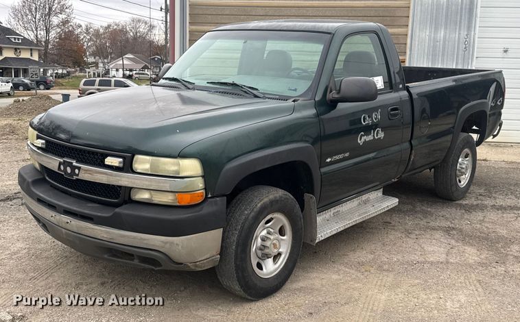 2002 Chevrolet Silverado 2500HD  pickup truck - FK0612