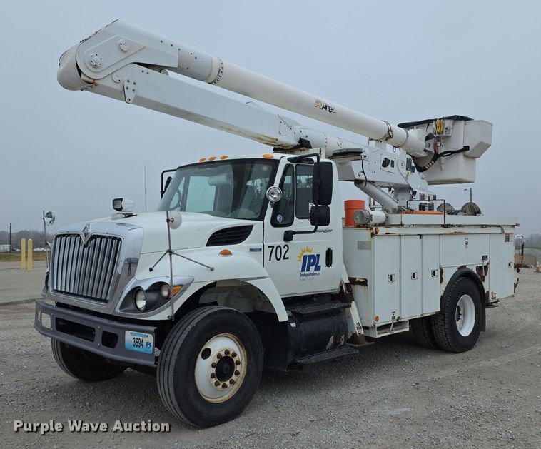 2009 International Work Star bucket truck - FK0686