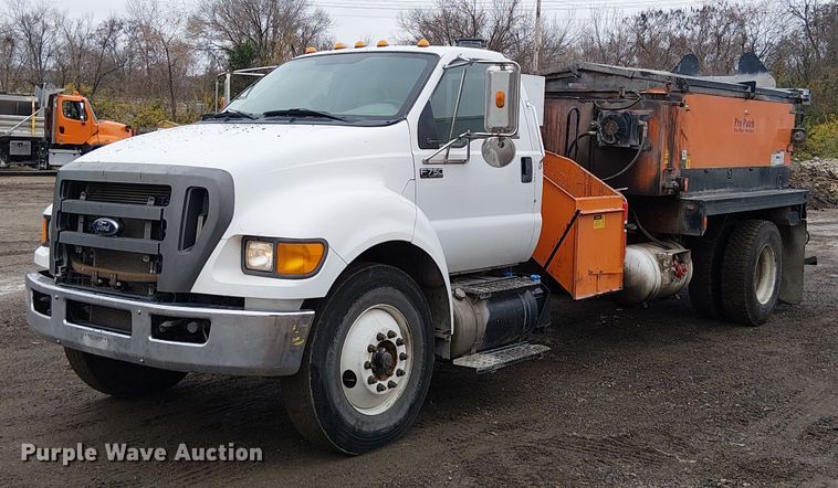 2013 Ford F750 Super Duty pothole patcher truck - FK0694
