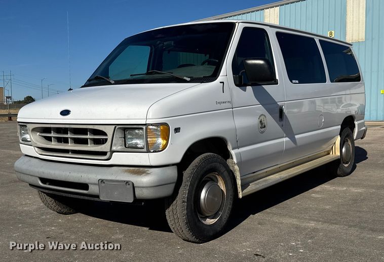 1999 Ford E350 van - NA9905