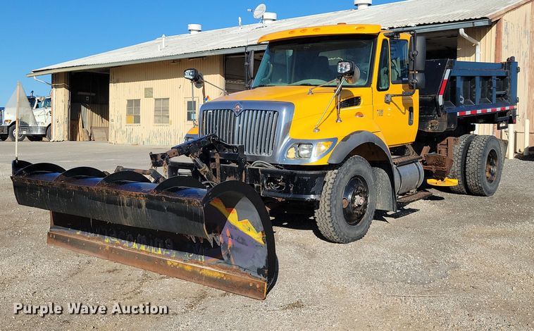 2006 International 7300 dump / spreader truck - NO9769