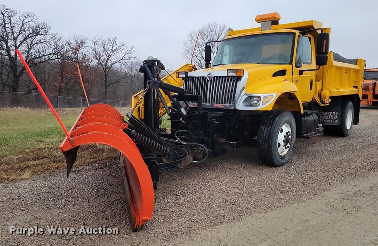 2004 International 7300 dump truck - NO9782