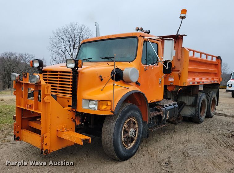 1995 International 4900 dump truck - NO9783