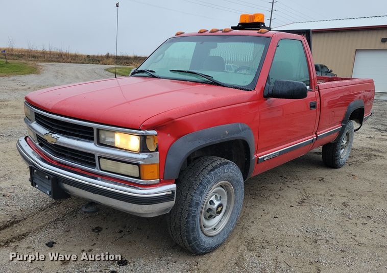 2000 Chevrolet K3500 pickup truck - NO9785