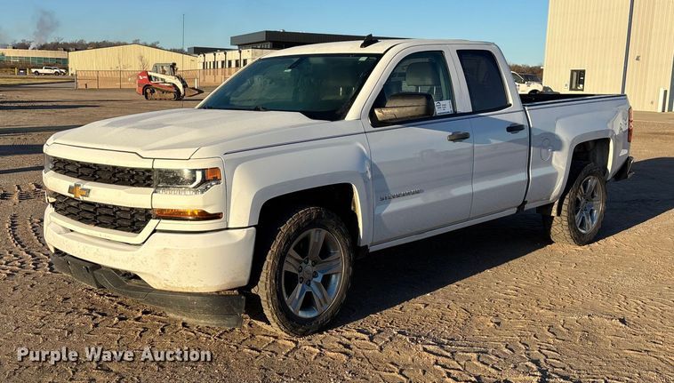 2018 Chevrolet Silverado 1500 Double Cab pickup truck - DK0134