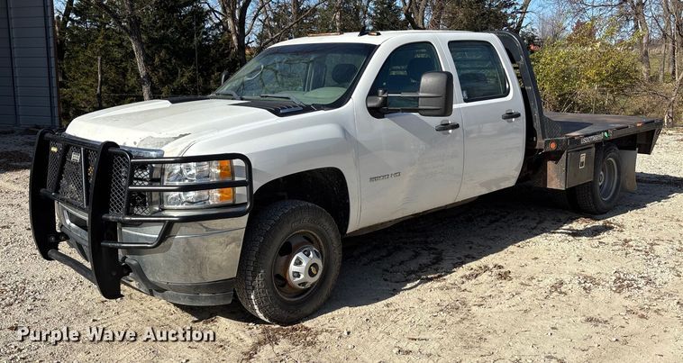 2012 Chevrolet Silverado 3500HD Crew Cab flatbed pickup truck - DK0156
