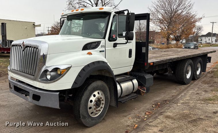 2013 International WorkStar 7600 flatbed truck - DK0216